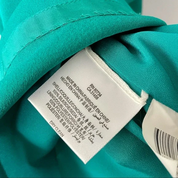 SALE‼️ BCBG silk cocktail dress in EUC - Picture 4 of 4